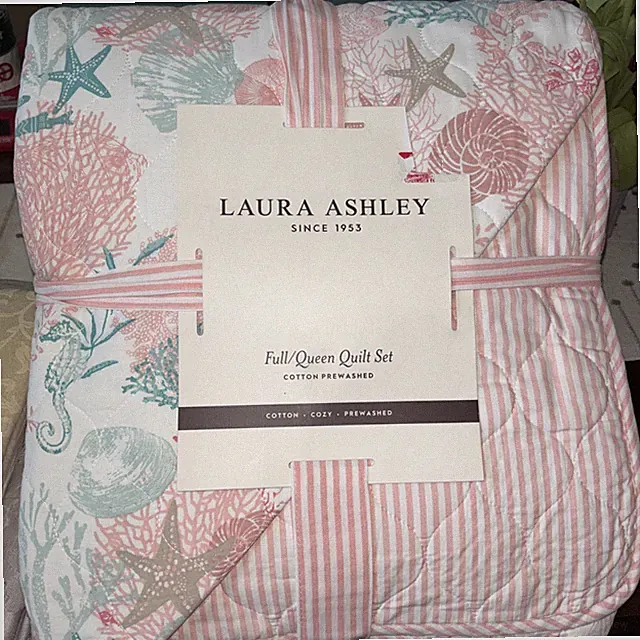 Laura Ashley Full/Queen Reversible Quilt & Sham Set Swimtime Pink~ Sea Shells