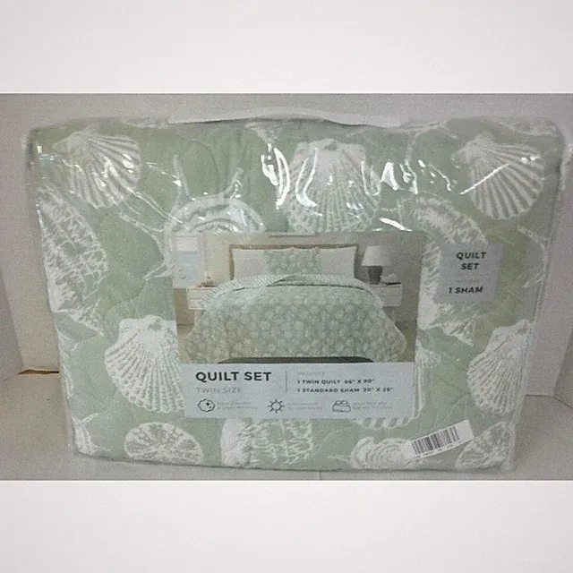 NEW Laura Ashley TWIN Size Linley Quilt & Sham Set Green Sea Shell NIP